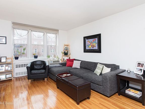 2nd image of 400 E 17th St APT 508