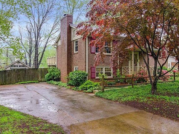 2nd image of 3011 Robin Hood Dr