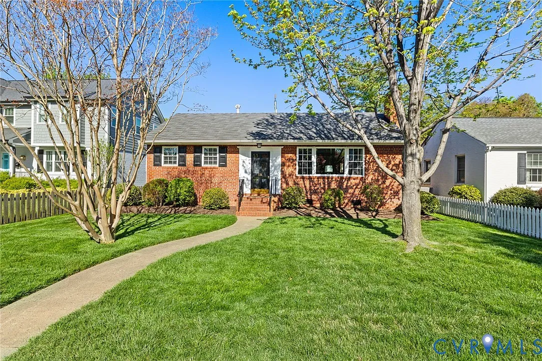 336 Lexington Rd photo 1