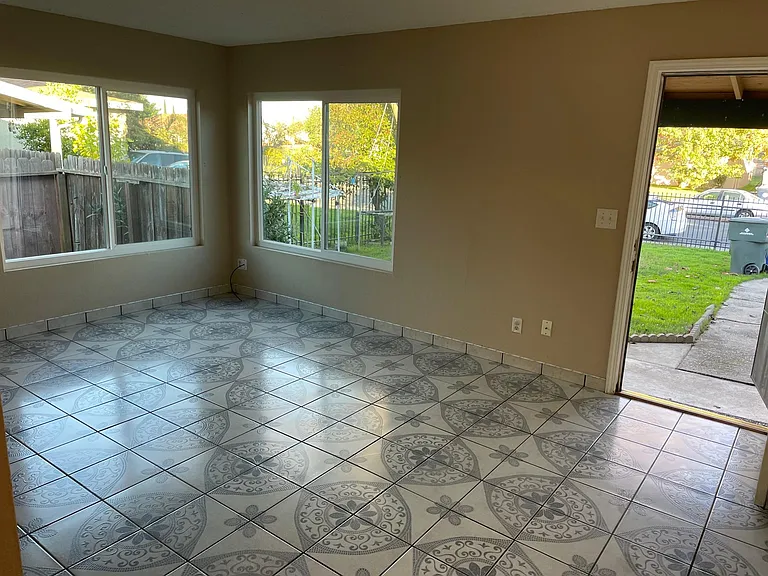 6080 Wilkinson St — Photo 12