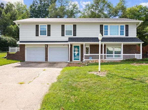1611 Richmond Dr, Pleasant Hill, MO 64080
