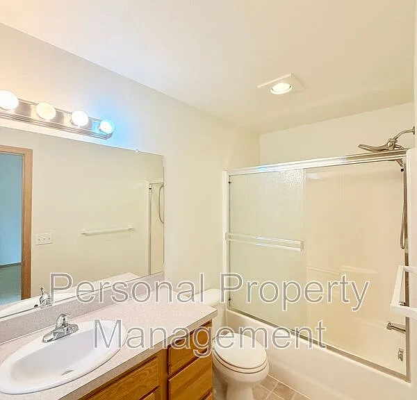 855 NW Ivy St — Photo 15
