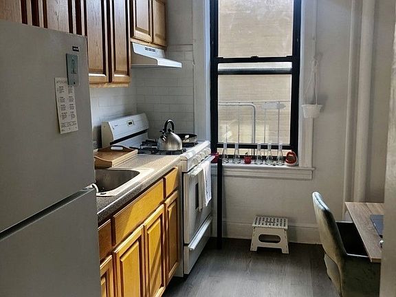 4th image of 25-32 35th St #2C