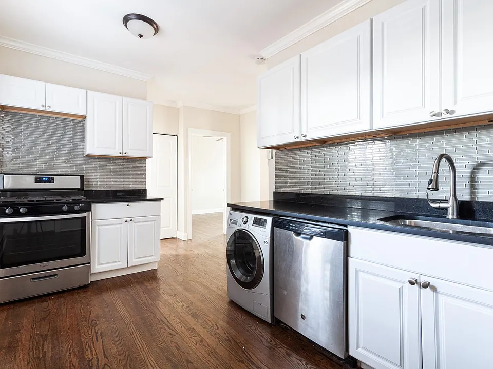 648.5 W Roscoe St #2N