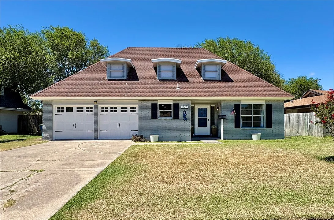 3 bed, 2.0 bath, 1379 sqft, $2,100 — Photo 1