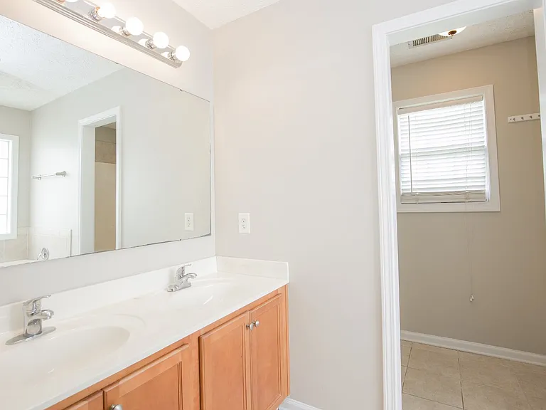 196 Lochwood Dr — Photo 29