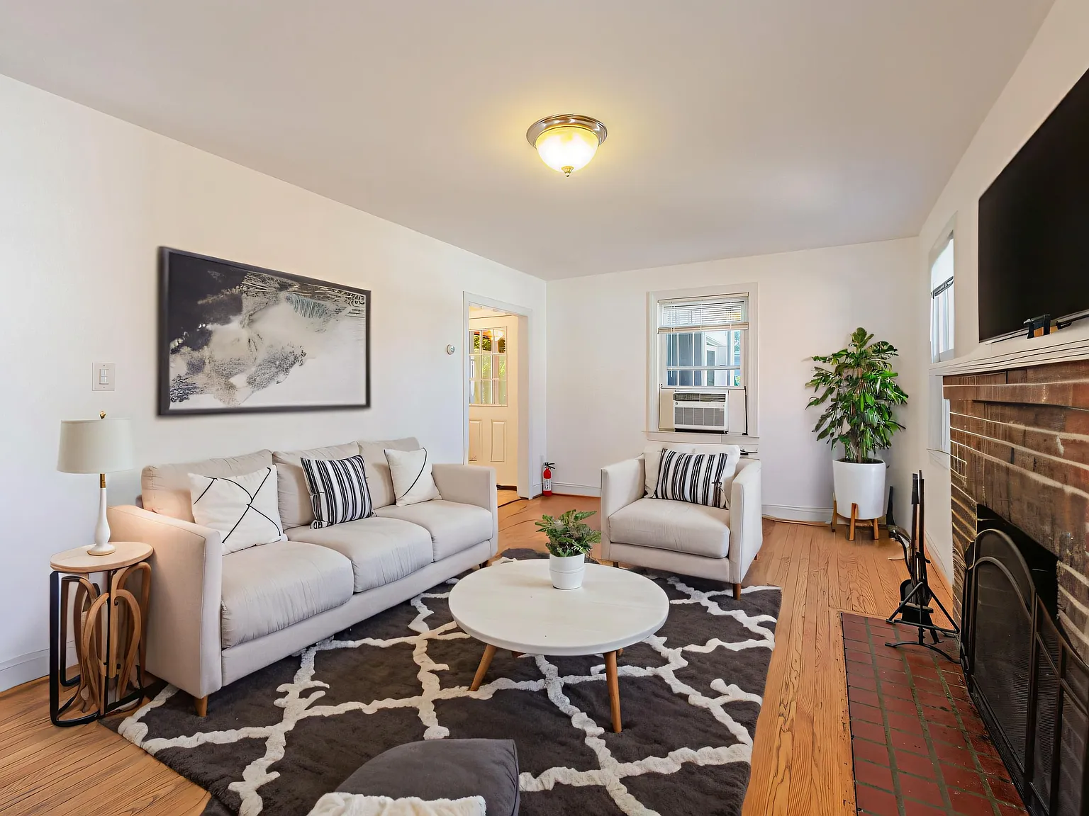 2 bed, 988 sqft, $3,595 — Photo 2