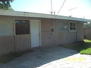 5th image of 812 Julian Dr