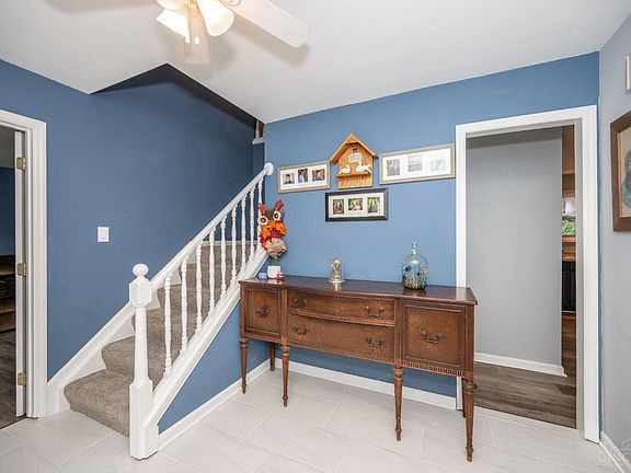 3rd image of 6240 Shagbark Dr