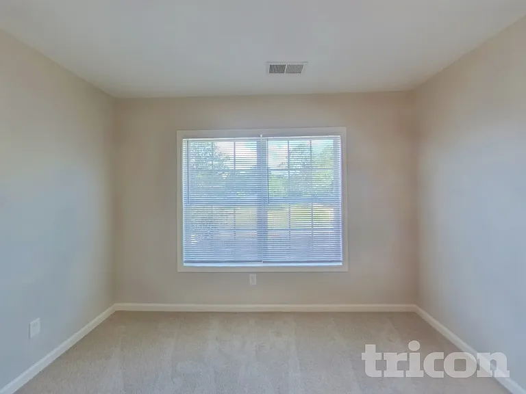 403 Parkstone Ct — Photo 8