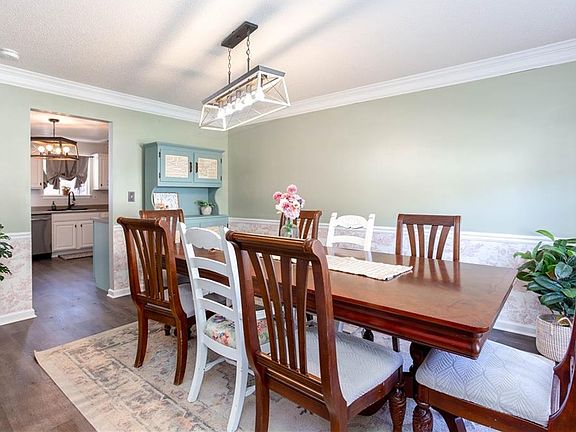 4th image of 144 Silverleaf Ln