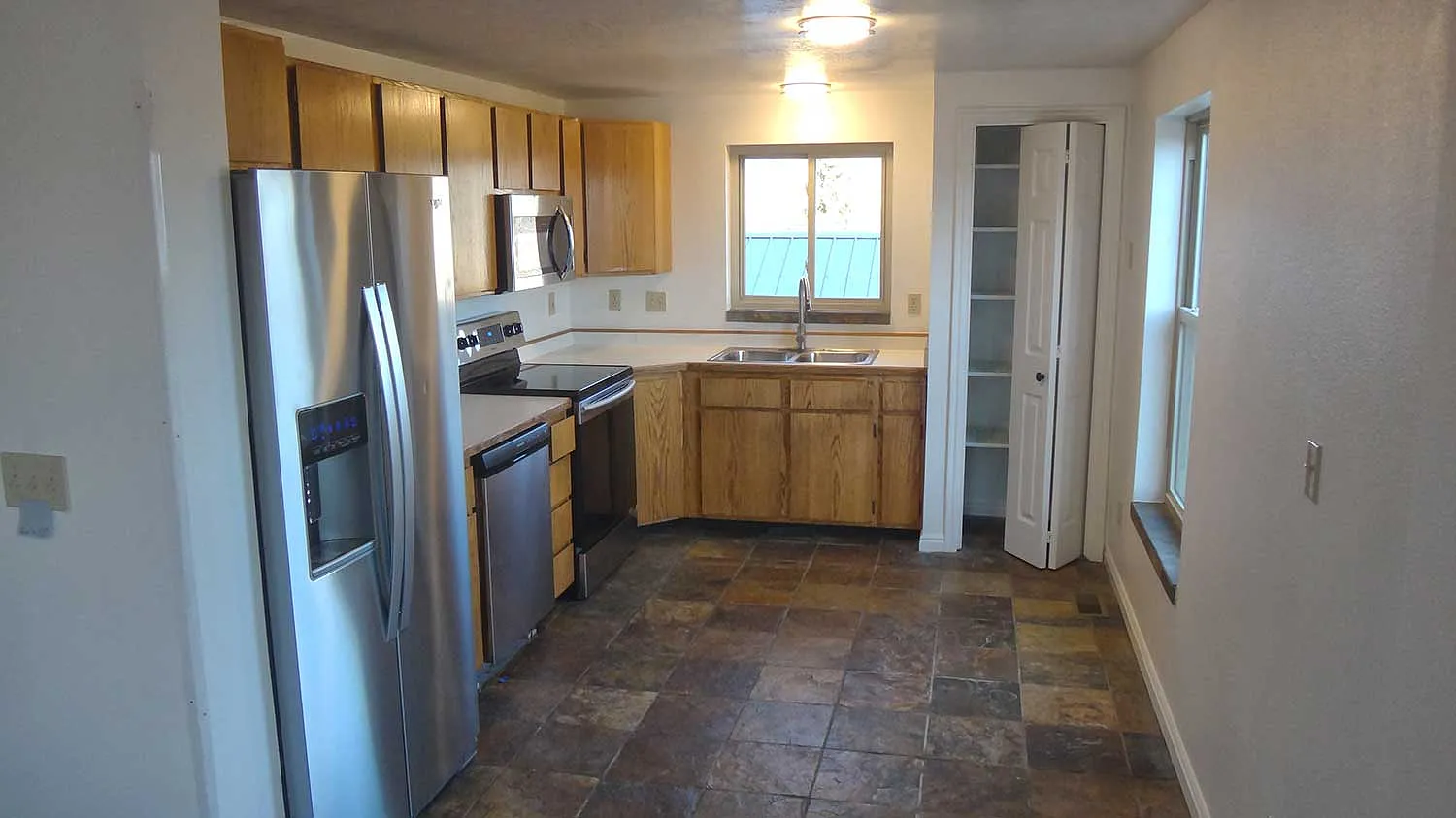 3 bed, 1200 sqft, $3,900 — Photo 1
