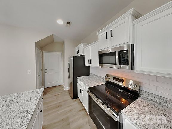 4th image of 1056 Lindyn Lee Way