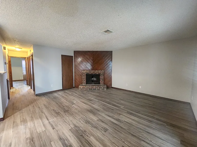 4104 N Market Ave — Photo 3