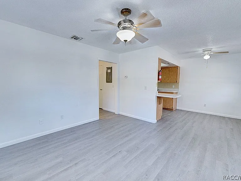 512 Long Ave #B — Photo 3