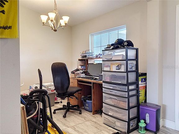 4th image of 423 Columbia Ct