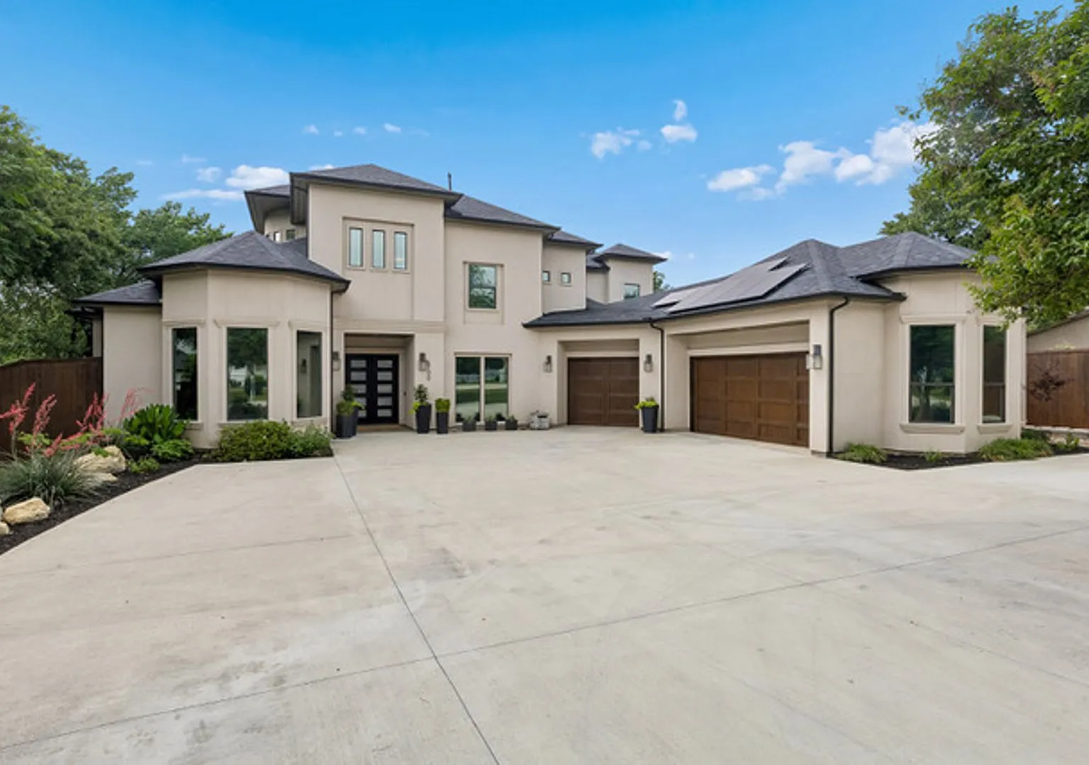 Exceptional Colleyville Estate with Resort-Style Pool, Outdoor Kitchen & Luxury Finishes — Photo 1