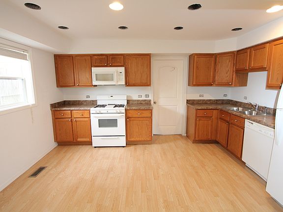 5th image of 1321 Woodridge Dr