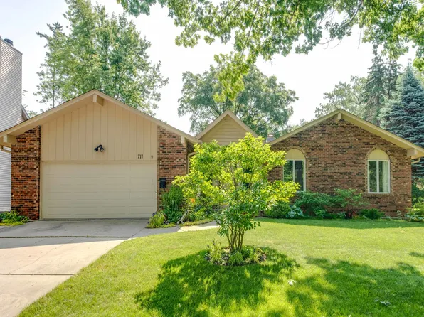 711 Price Ln, Deerfield, IL 60015