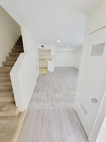 416 W Milford St #D Photo 1