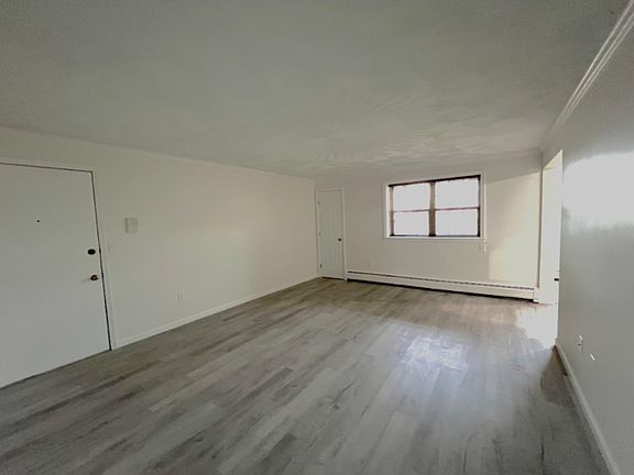 5th image of 2 Wood Rd #D1