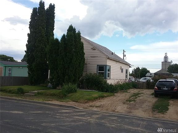3rd image of 212 C St NE