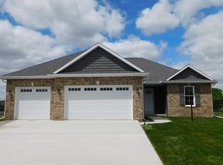 5008 Chestnut Grove Dr, Champaign, IL 61822