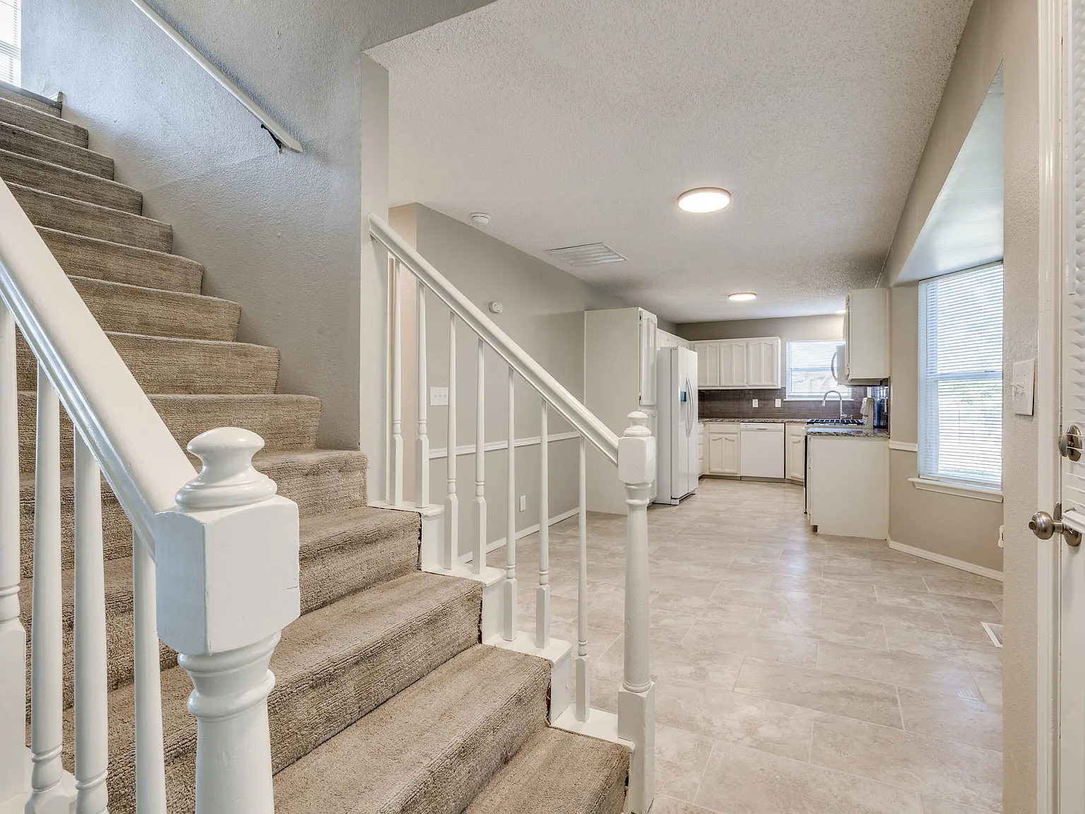 3 bed, 2.5 bath, 1686 sqft, $1,925 — Photo 4