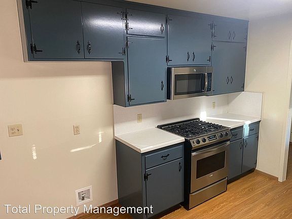 3rd image of 915 N Plaza Dr