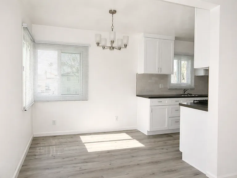 812 Larch St — Photo 2