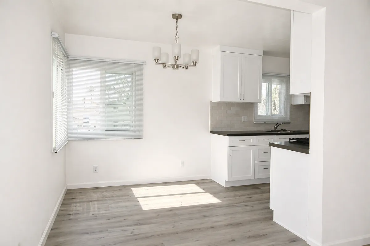 Building Photo - 812 Larch St
