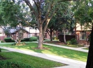 17W665 Kirkland Ln, Villa Park, IL 60181