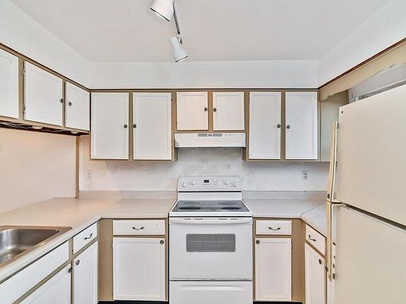 5th image of 6054 Amberly Ct #T-21
