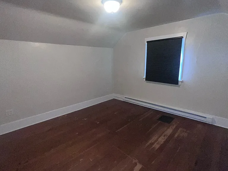 410 NE Colorado St — Photo 13
