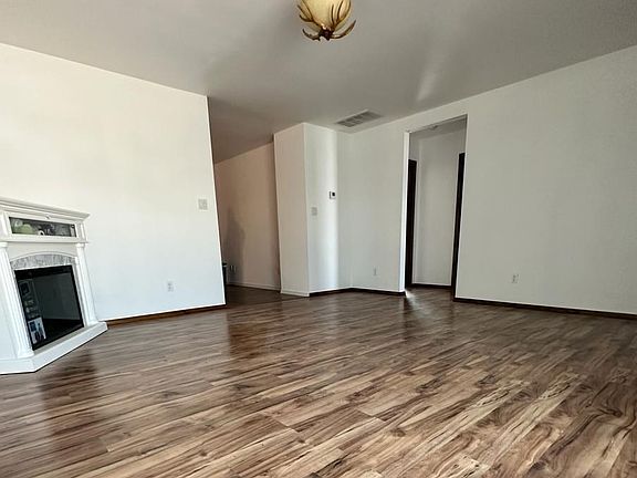 5th image of 2137 Texas St