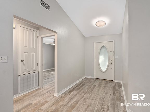 3rd image of 3 Crabapple Ln