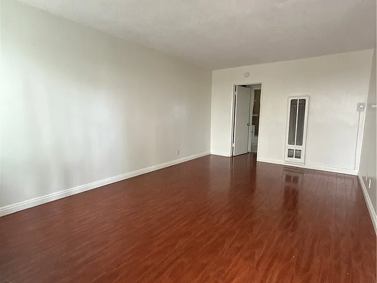 400 S Marengo Ave #4 — Photo 5