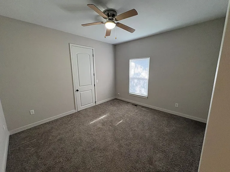 812 W Pershing St — Photo 17