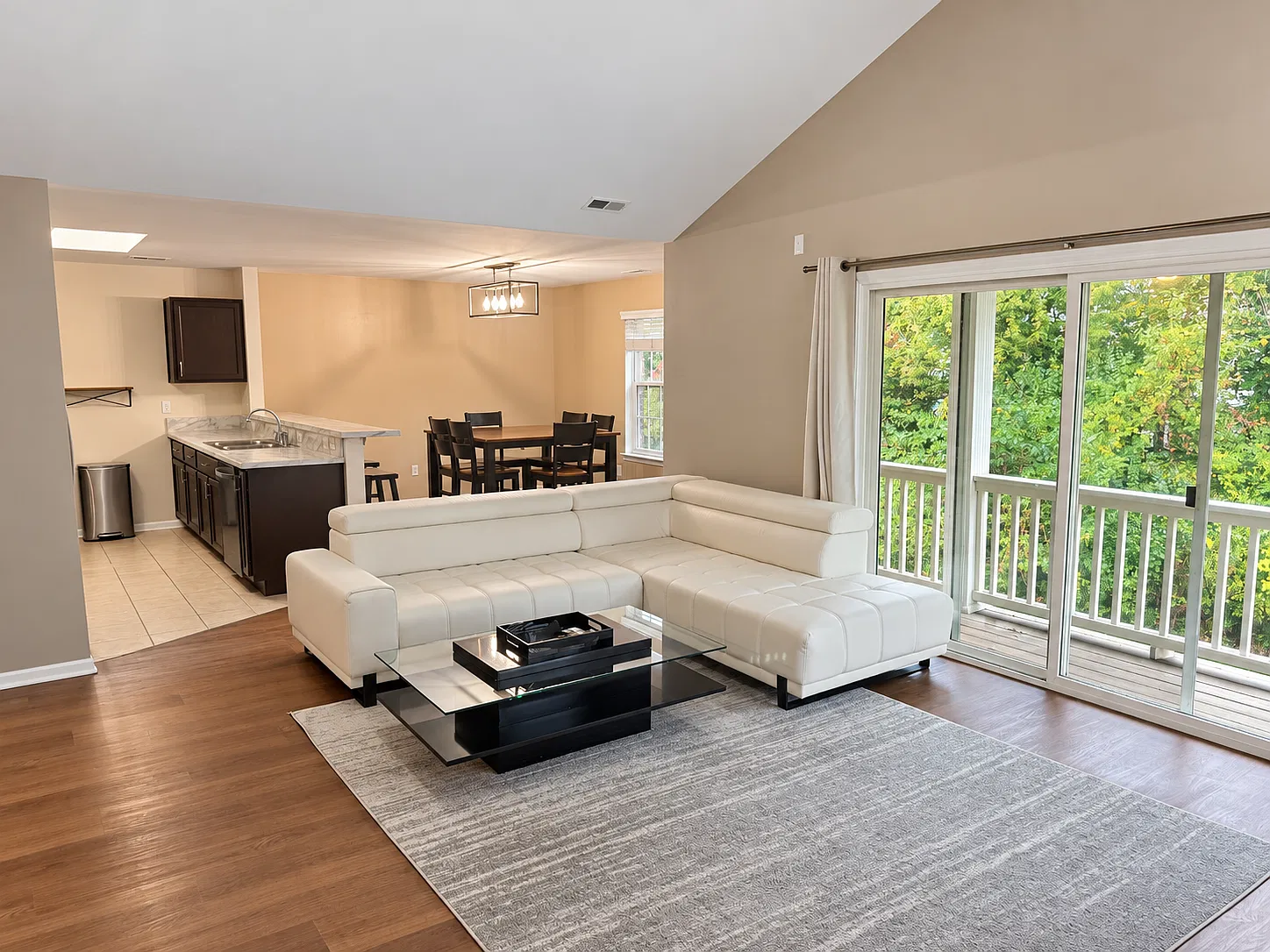 2 bed, 1601 sqft, $1,900 — Photo 4