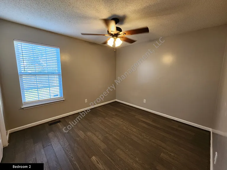 308 N Lake Pointe Dr — Photo 2