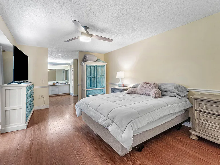 1024 10th Ln — Photo 9