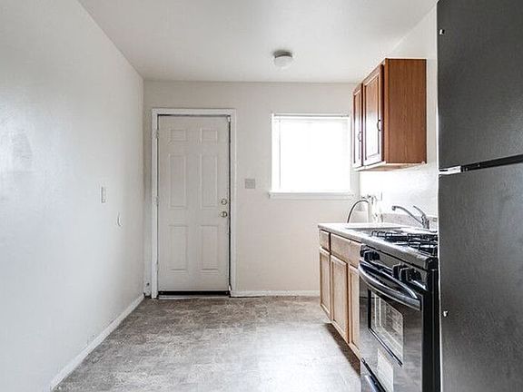 4th image of 1911 Whitcomb St APT 3