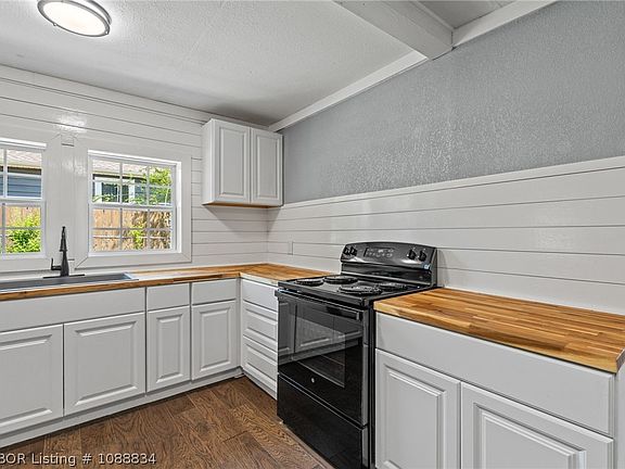 5th image of 320 Maple Shade Rd
