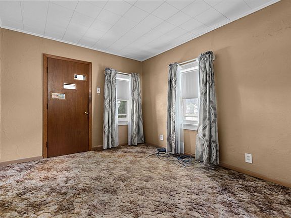 5th image of 1073 Caroline St