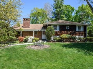 160 W Crooked Hill Rd, Pearl River, NY 10965