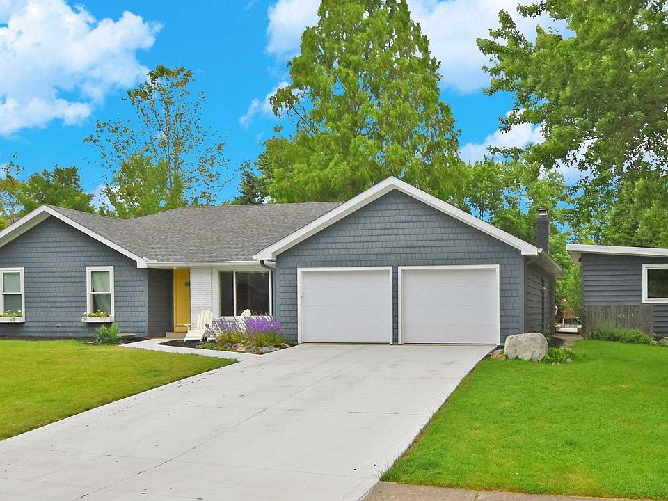 1st image of 4817 Williamsburg Dr