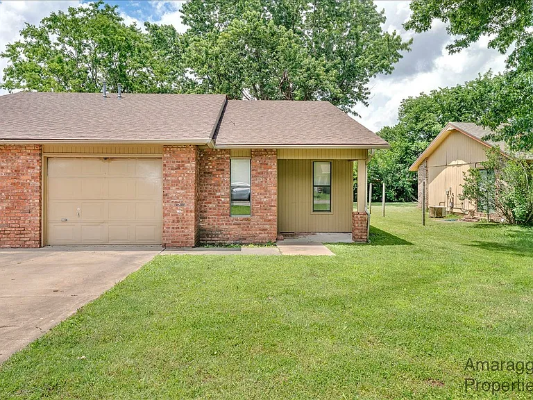 1012 N Turtle Creek Dr — Photo 1