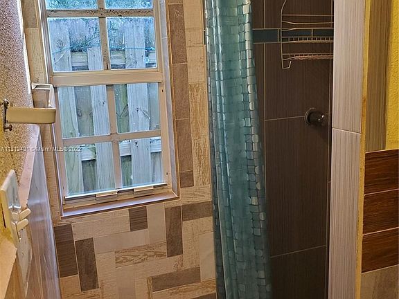 5th image of 5900 Garden Ave #A