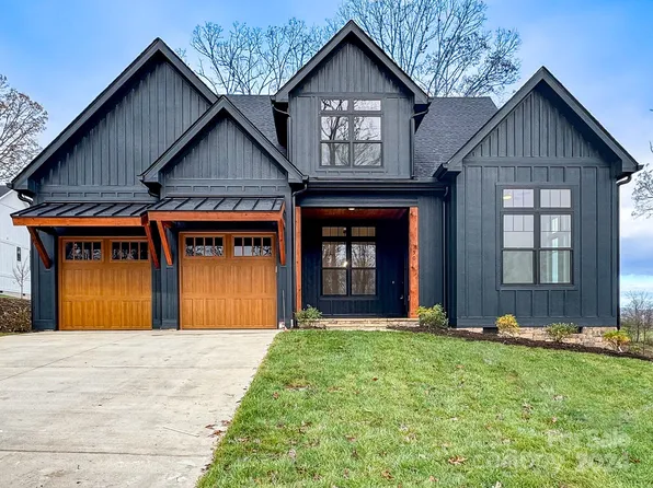 350 Mavrick Dr, Mills River, NC 28759