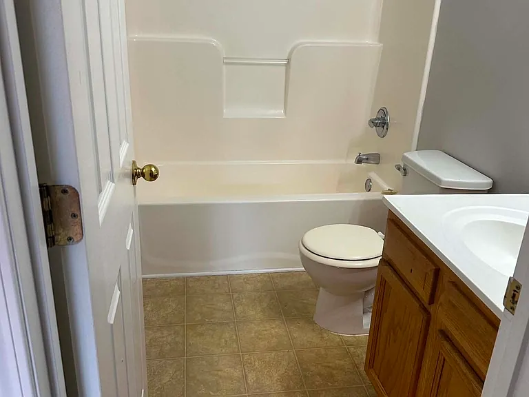 103 Braxton Ct #D — Photo 9